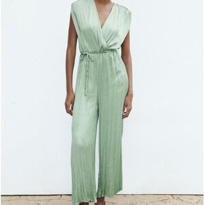 Elegant Green Pleated Jumpsuit